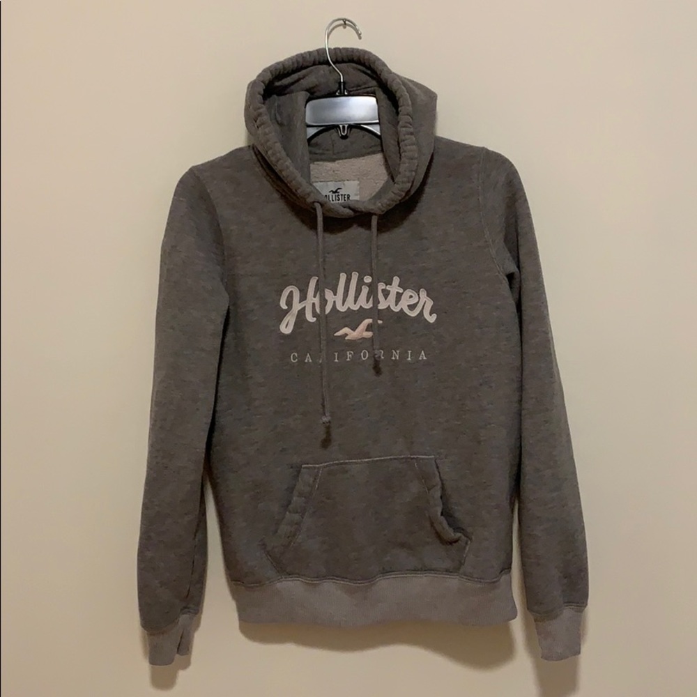 grey hollister sweatshirt
